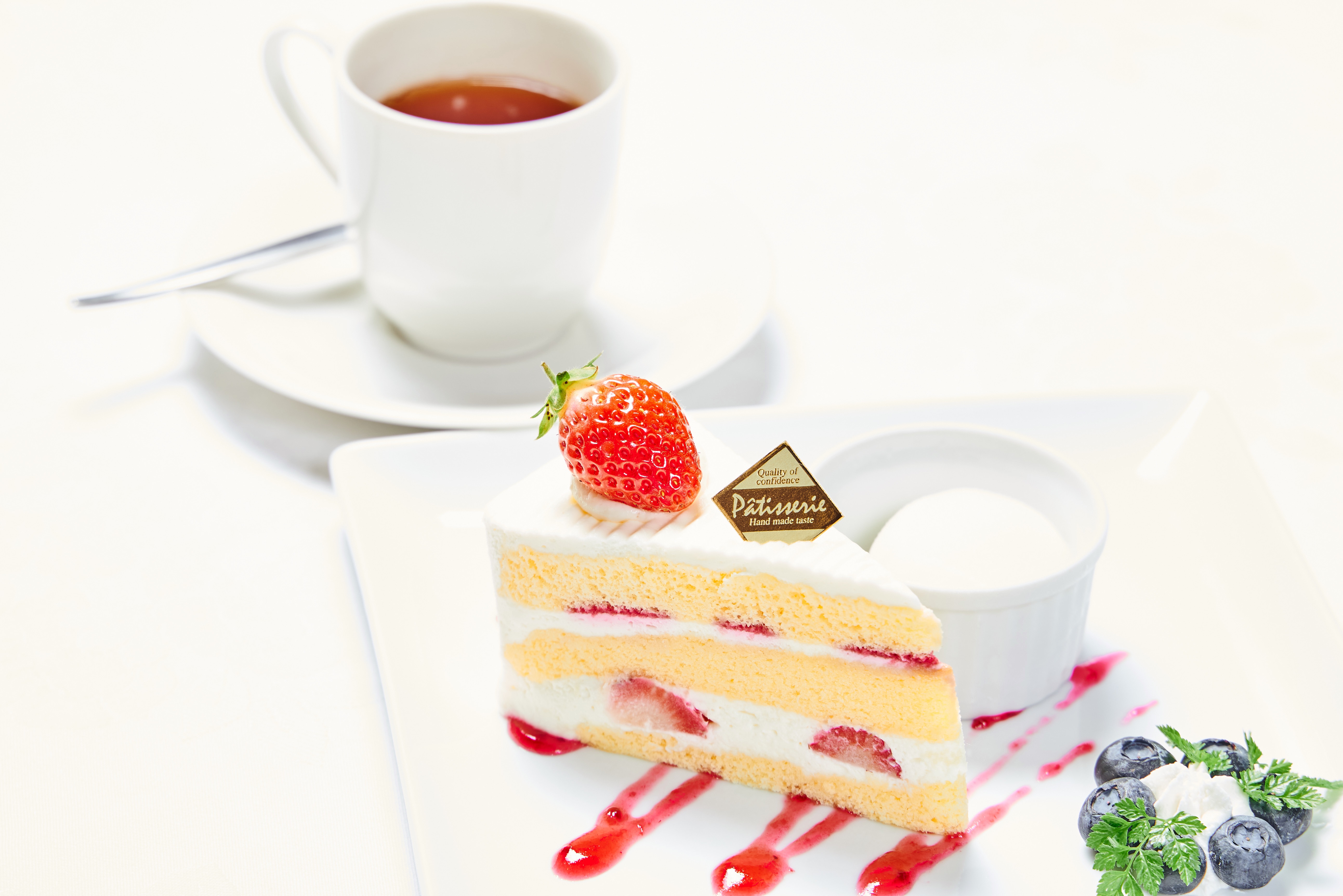 ケーキとジェラートの盛り合わせ イメージ