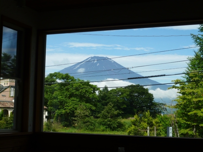 ダイニングかる富士山見える