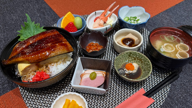 【夕食付】選べる3種御膳！「高岡駅」徒歩1分　大浴場・露天風呂完備