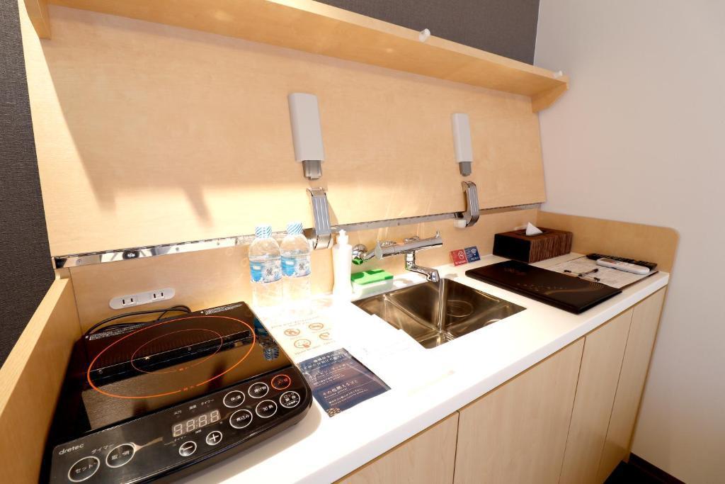 全室簡易キッチン、調理器具完備、ご軽食を取る際にも便利です