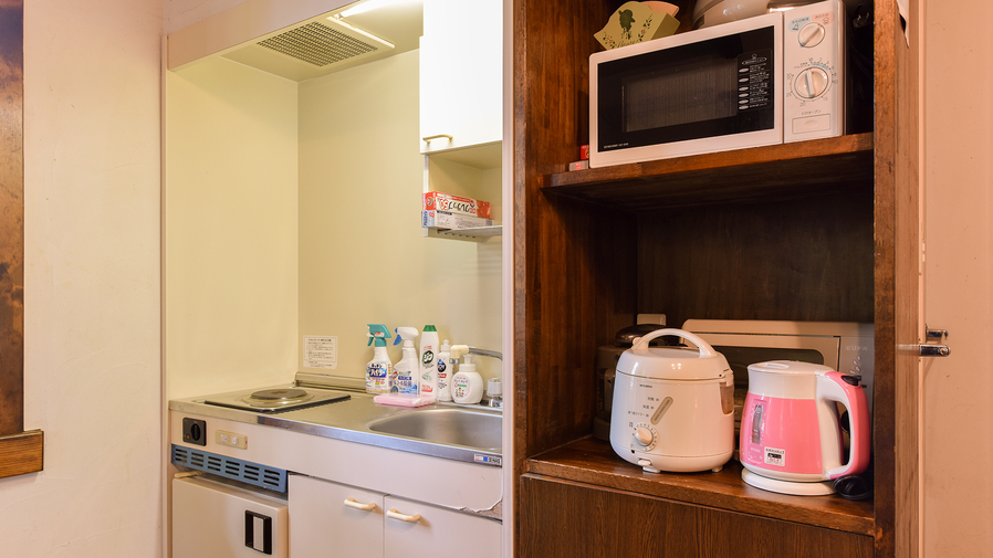 *部屋一例（コテージタイプ3）／こじんまりとしたキッチンでほしいものがすぐ届く位置にございます。