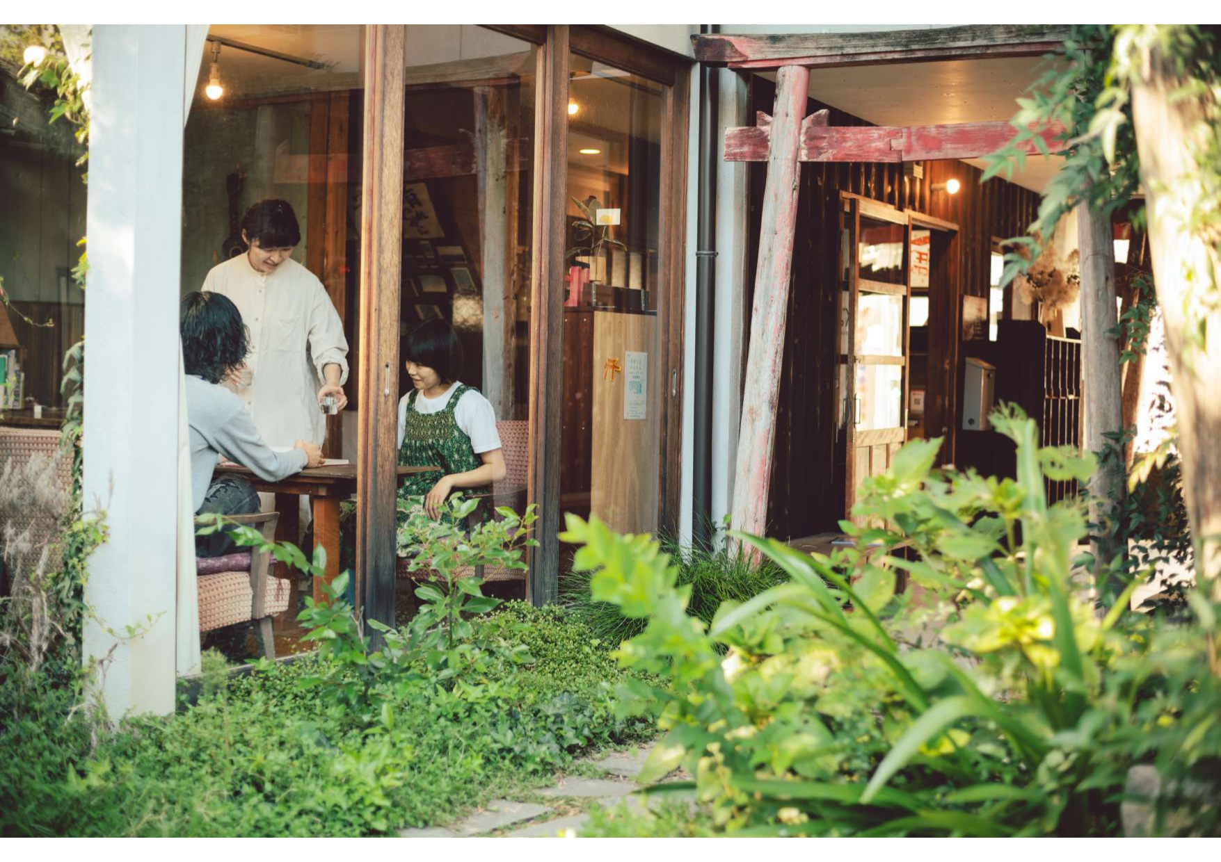 中庭とラウンジ