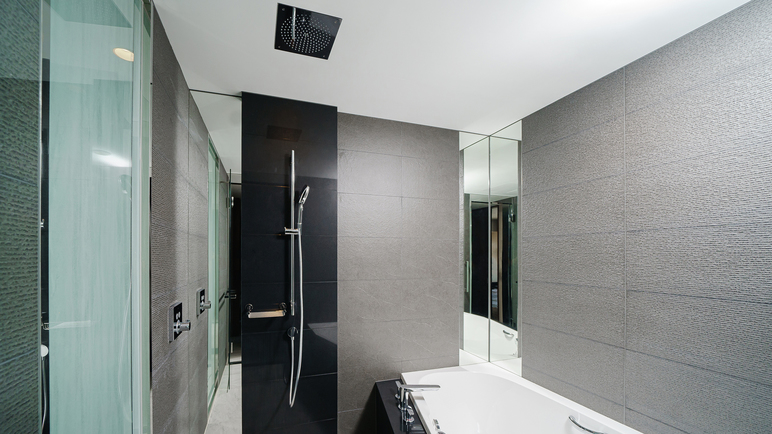 ゆっくりと身体を休めることの出来る大きなバスタブを完備。充実したバスタイムをお過ごしください。