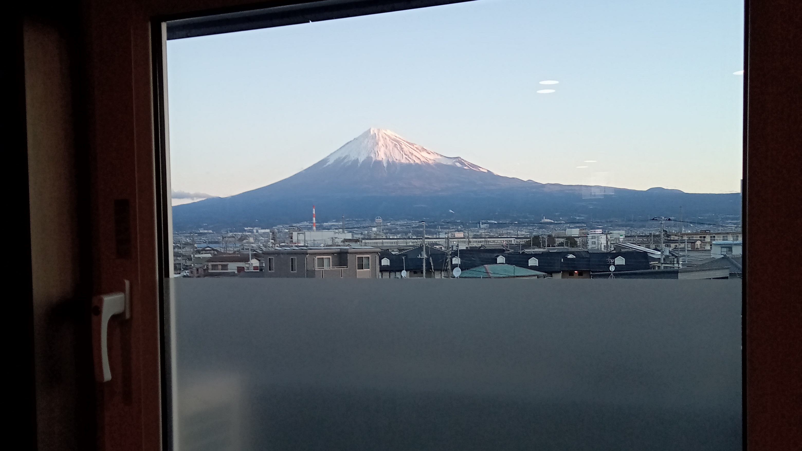 客室からの富士山(雪化粧)です♪