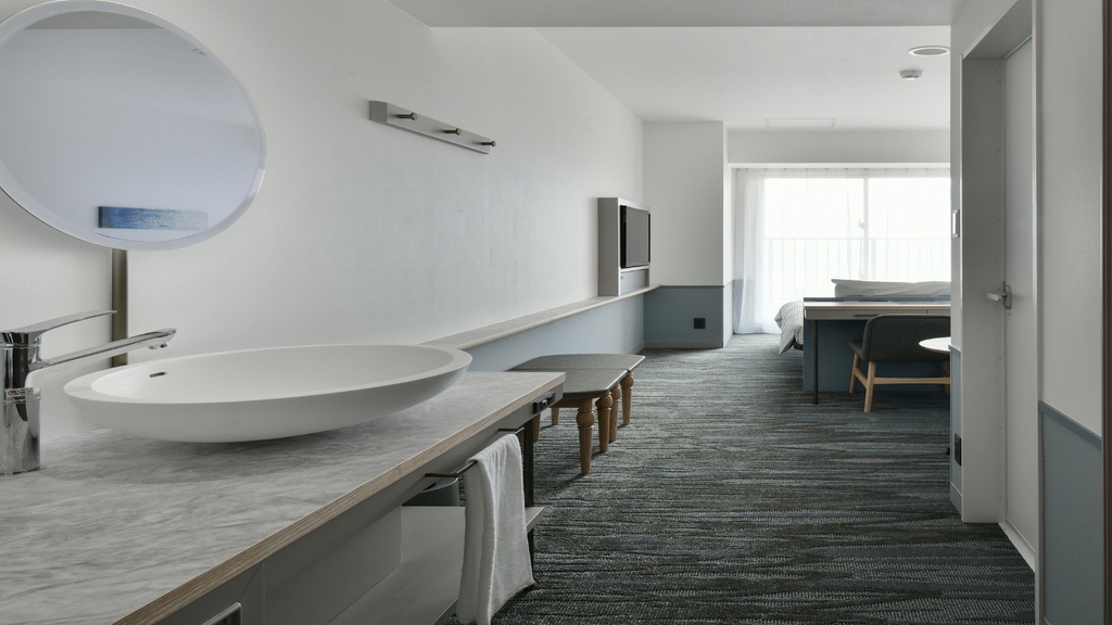 メイン棟｜オーシャンビューダブル　海が見えるお部屋　幅180cmベッド&times;1台　定員1～2名