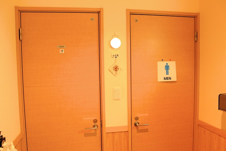 トイレ　男性・女性用がそれぞれあります