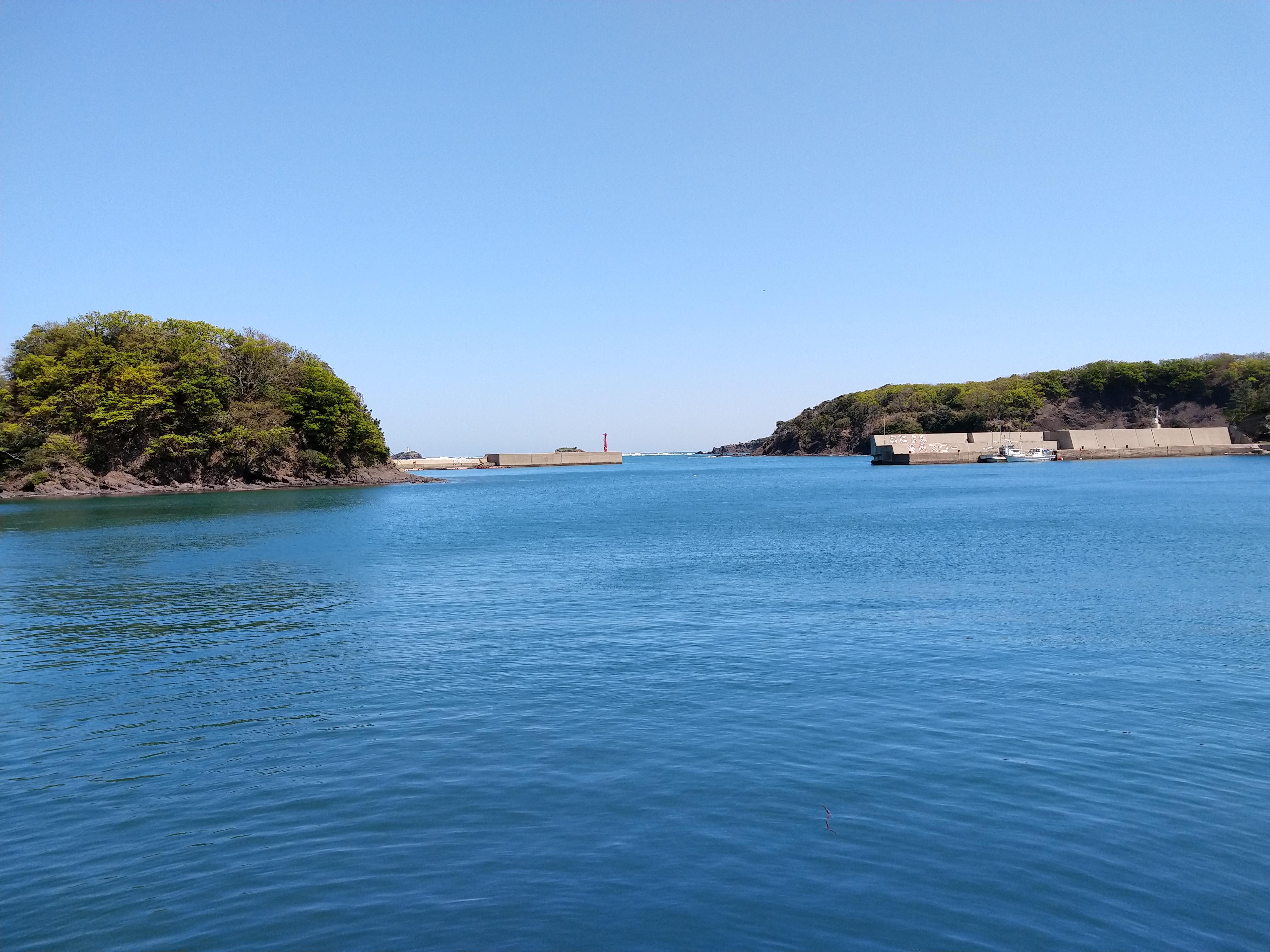 宿の目の前は対馬海峡に通じる海です