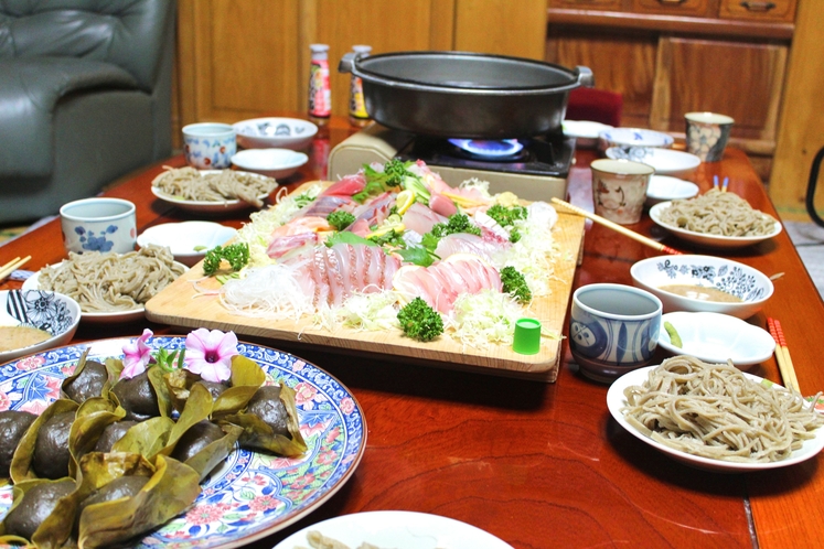 ご夕食一例　新鮮な海と山の幸をご提供！