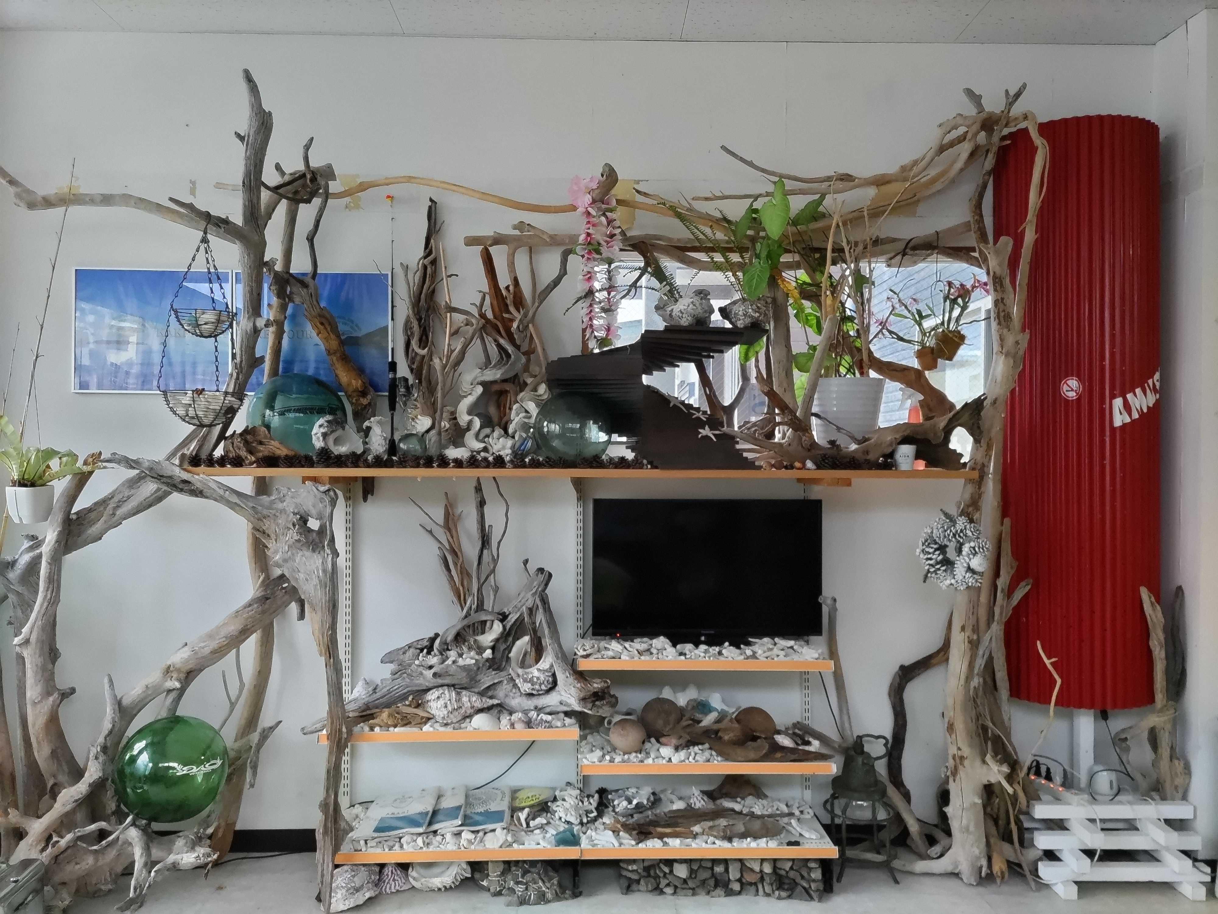 受付＆room1のテレビスペース