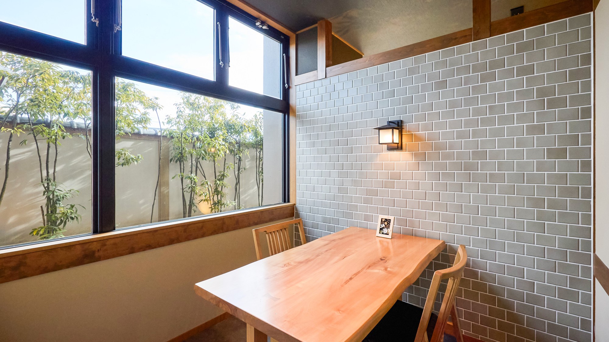 ・【食事会場一例】お部屋と同じ名前の半個室でゆっくりとお召し上がりいただけます