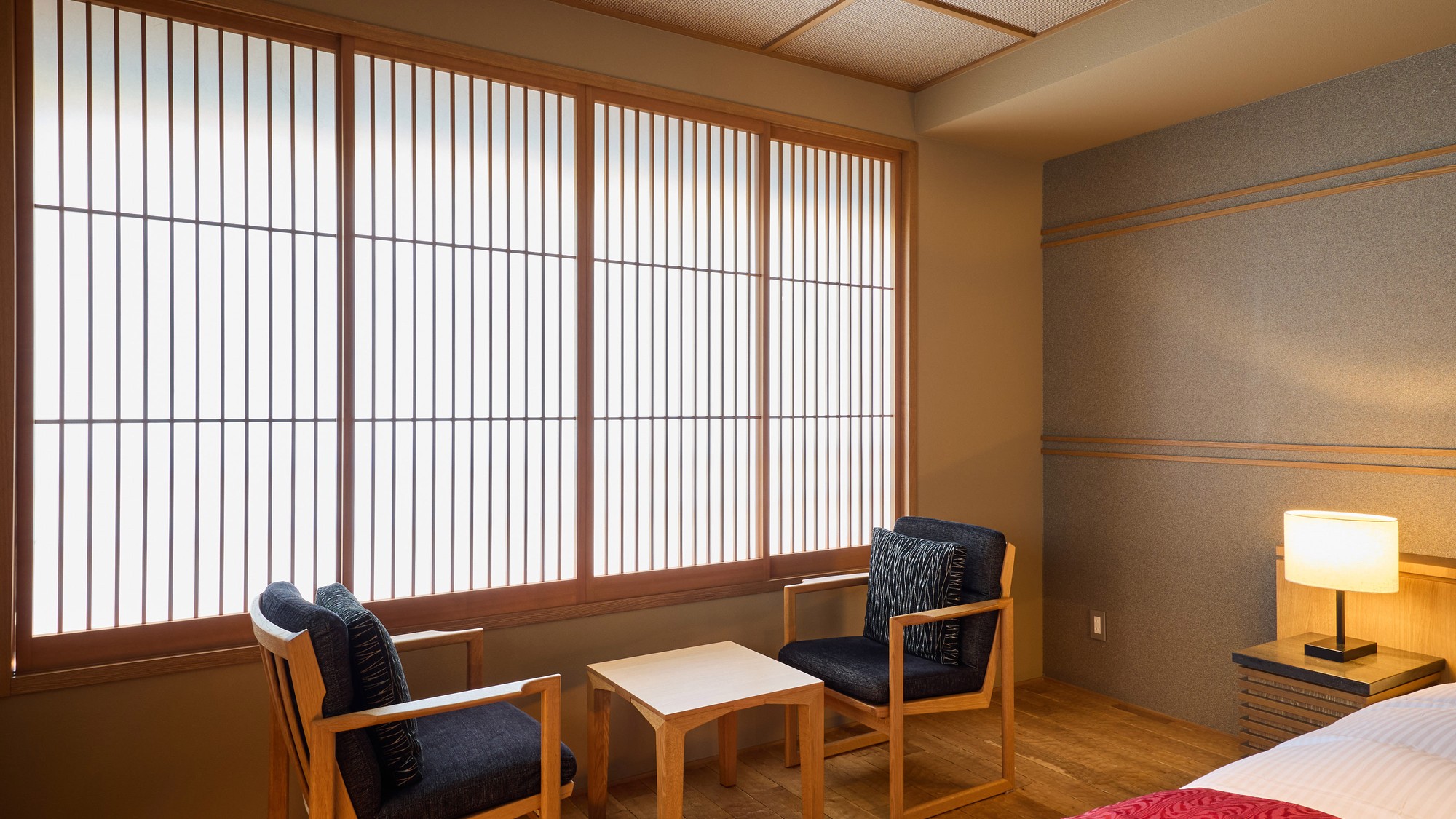 ・【ツインルーム】やさしい木や竹の風合いが居心地のよさを演出します