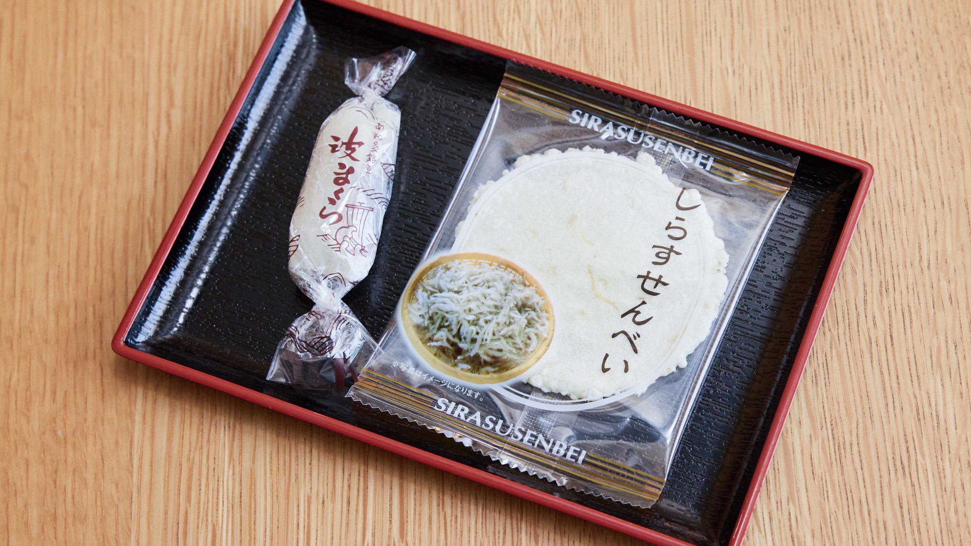 ・【ウェルカムスナック】南知多銘菓 波まくら、しらすせんべい　一例です
