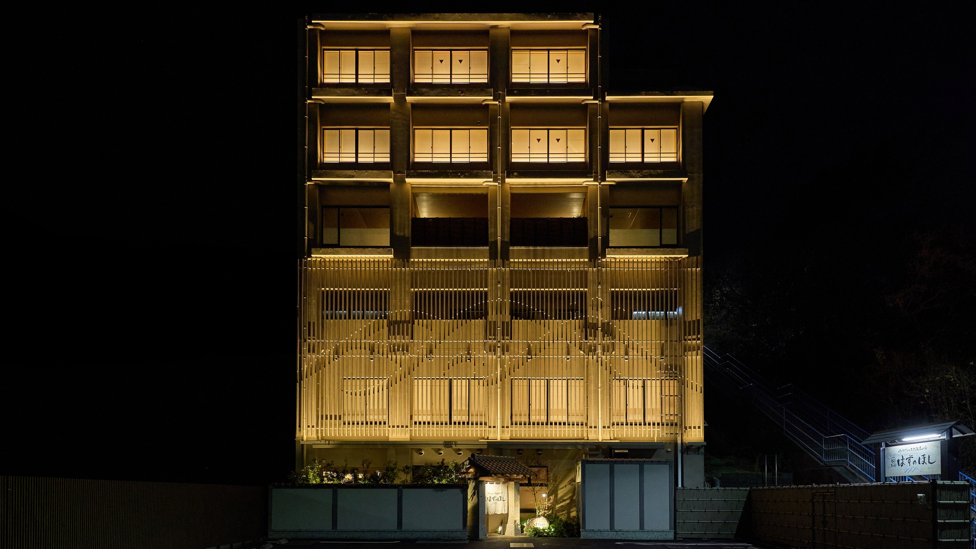 ・【外観】三河湾を一望できる天然温泉や知多の幸を心ゆくまでご堪能ください