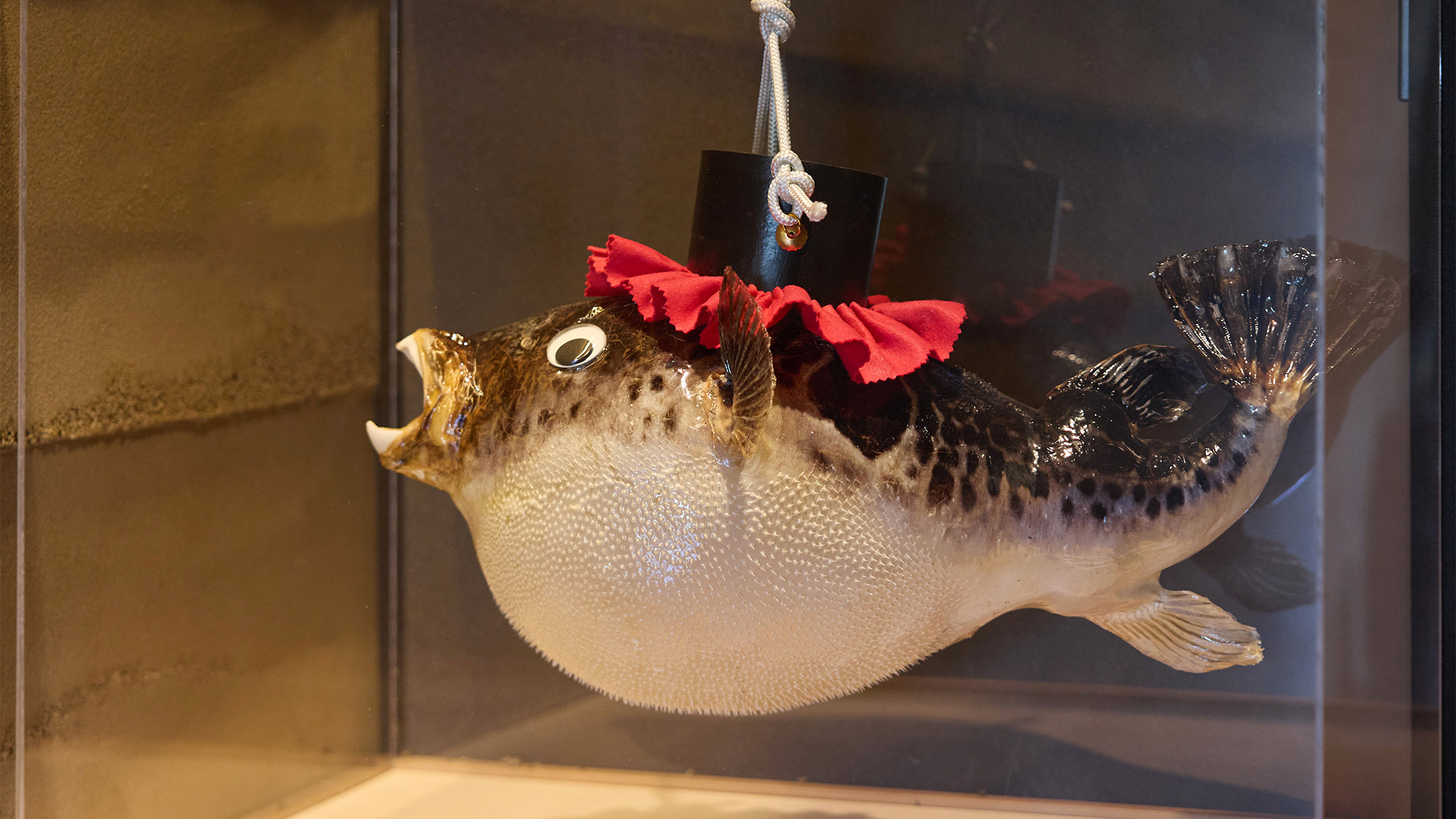 ・【エントランス】海を望み、やわらかな湯で寛ぎ、海の恵みを堪能する贅沢時間をお過ごしください