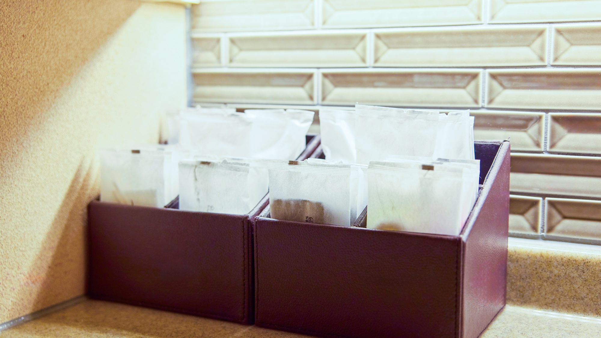 ・【女湯】大浴場 洗面台に設置のアメニティ