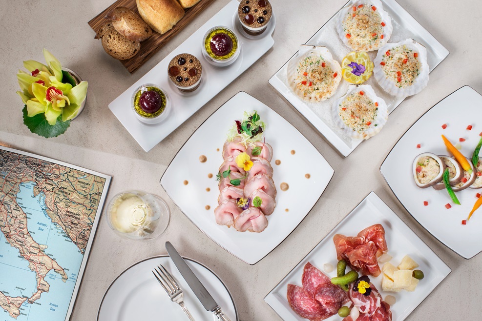 館内レストラン The Verandah