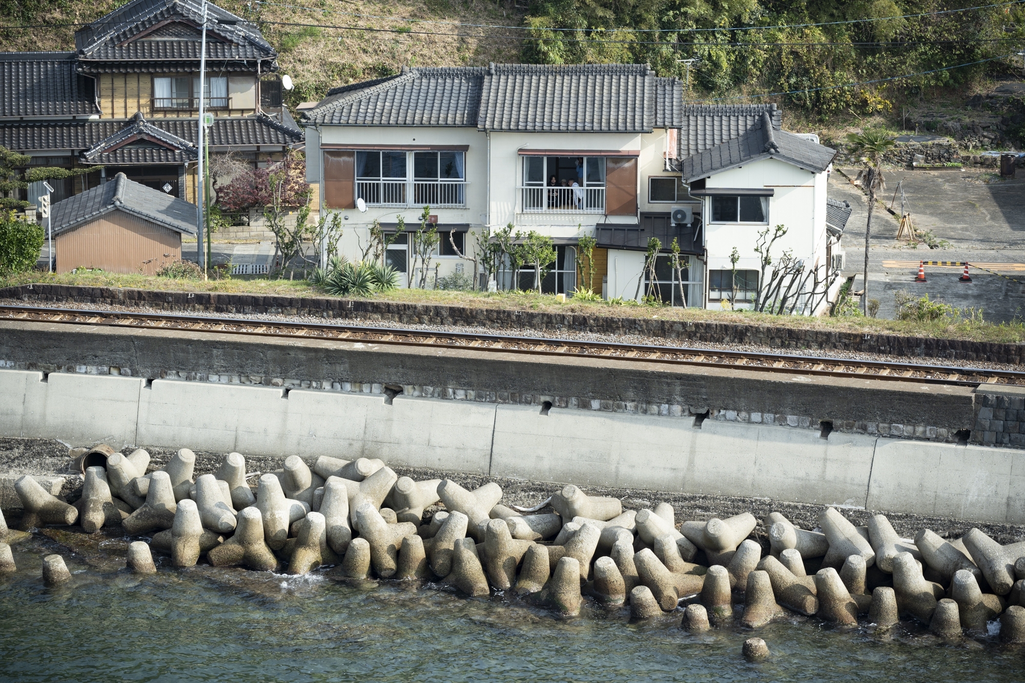 海から見た宿