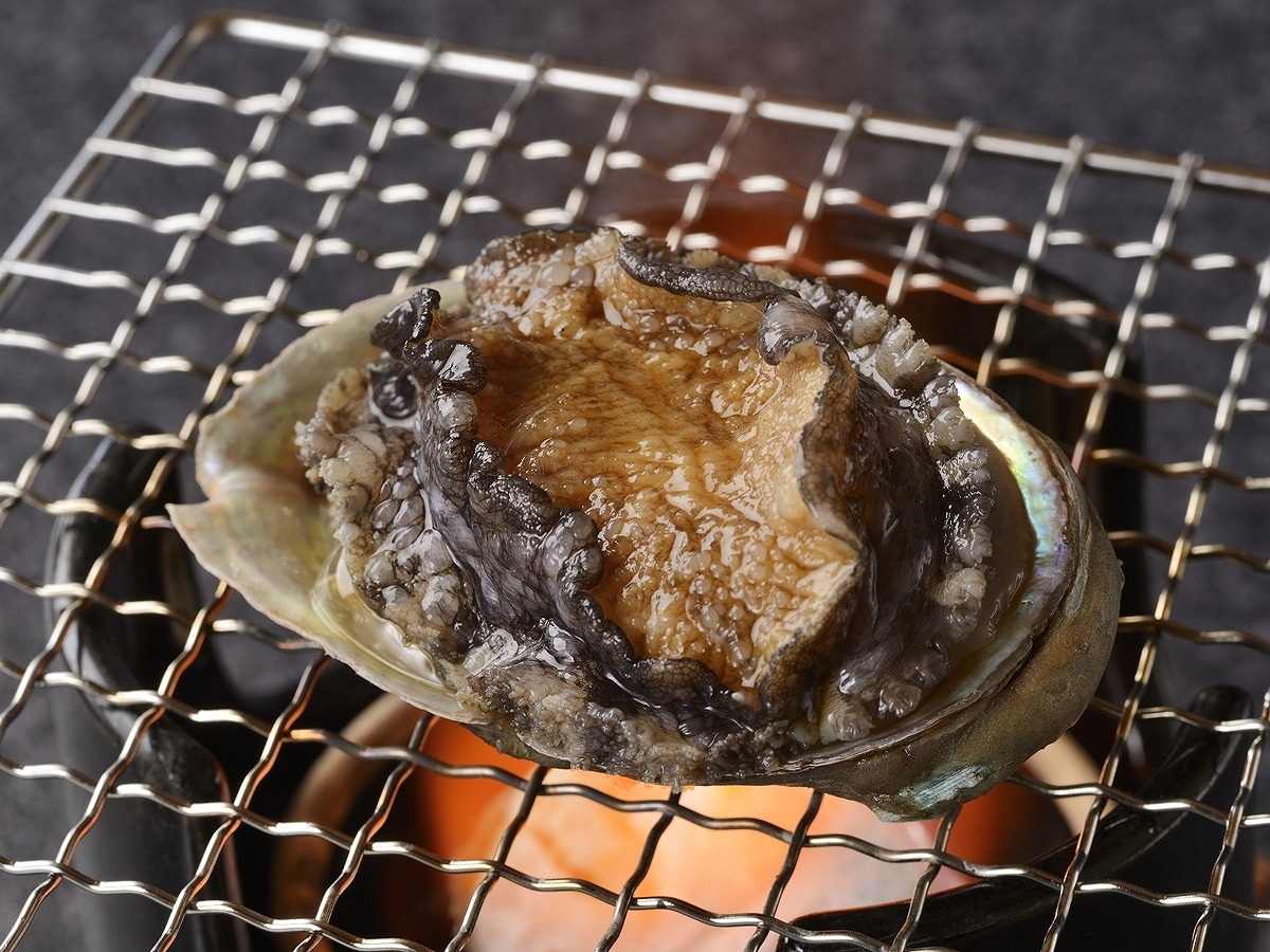 【期間限定/別注料理】金目鯛の煮つけ/あわびの踊り焼き付一泊二食バイキングプラン！