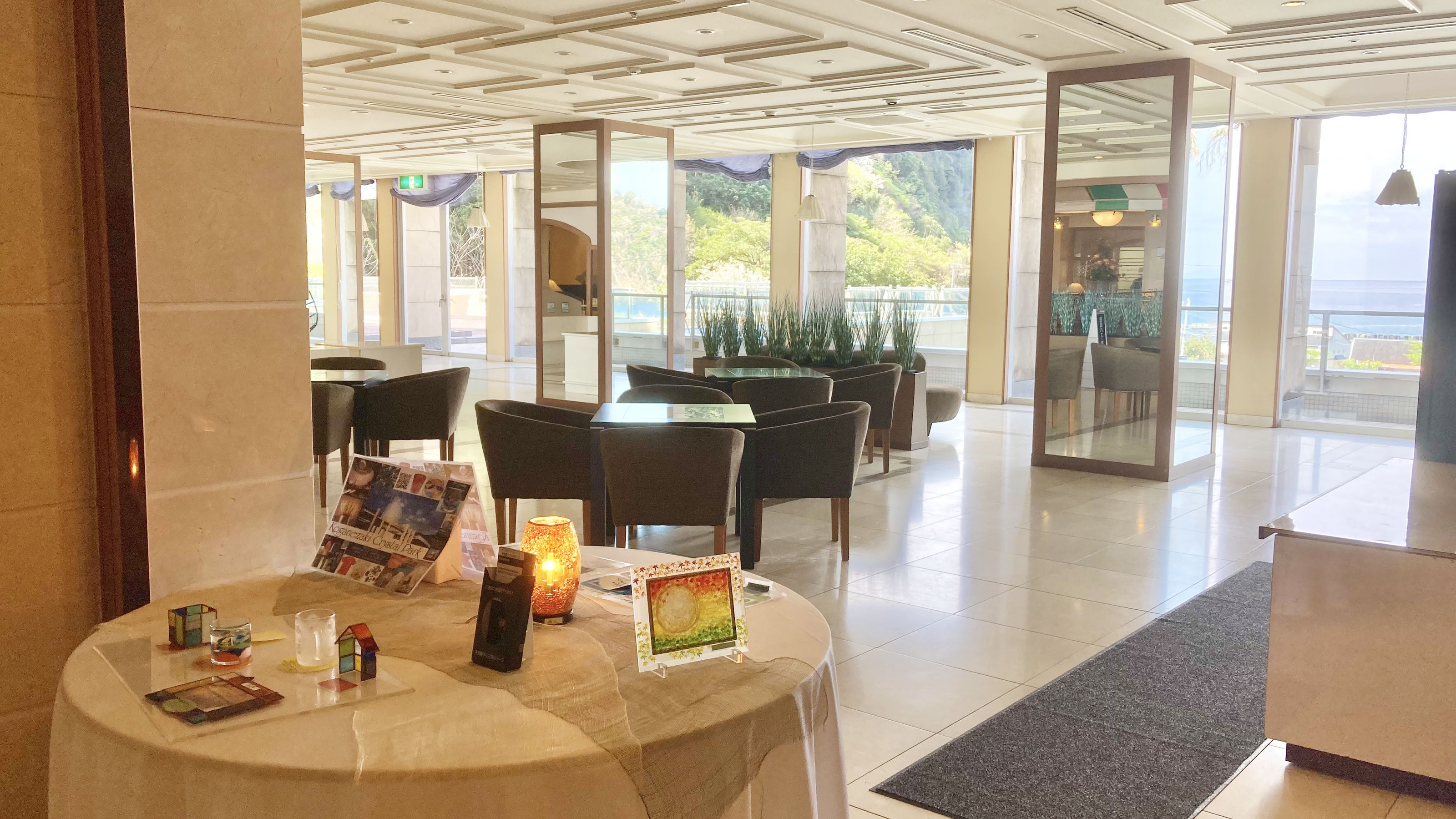 ロビー　ガラス工芸品ミニギャラリー