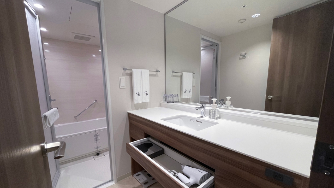 ホテルグランバッハ仙台の洗面所。風呂とトイレが分かれた三点独立式