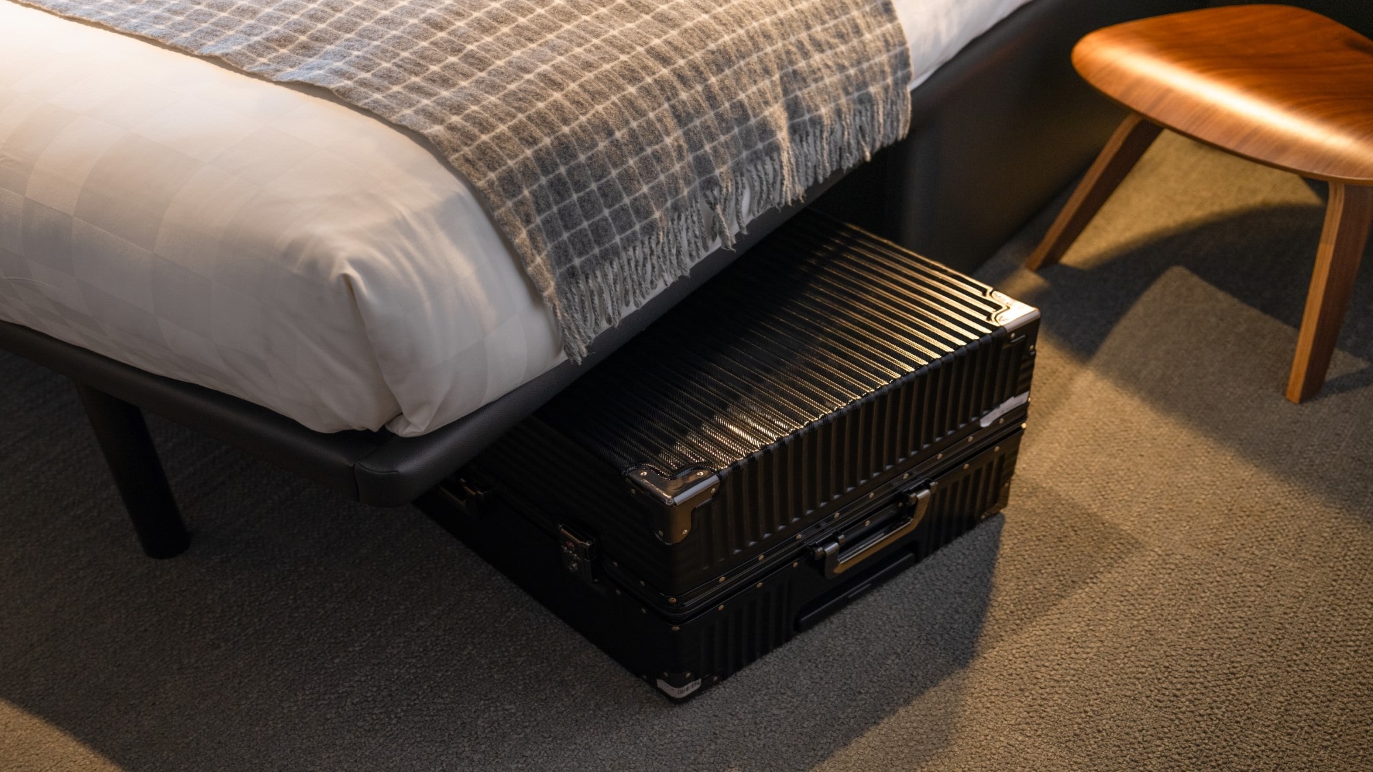 スーツケース収納