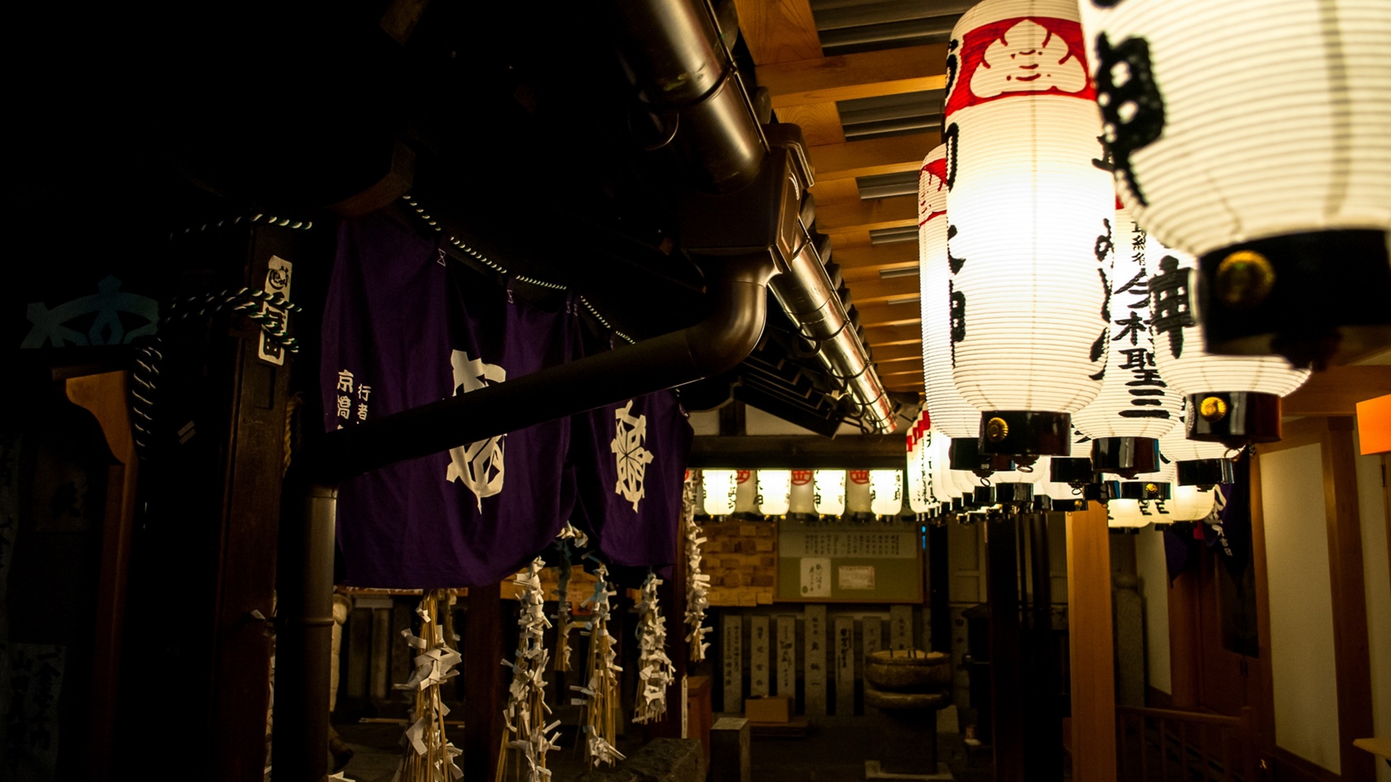 【難波・法善寺横丁】にぎやかなミナミの街にひっそりと佇む法善寺と法善寺横丁