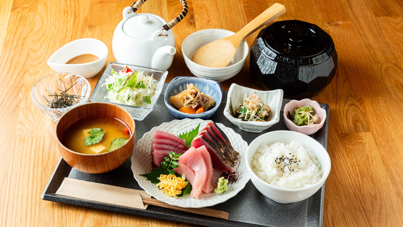 【夕食付・海鮮定食】和歌山の串本から産地直送された鮪と鰹！当館一押しの夕食をぜひご賞味ください♪