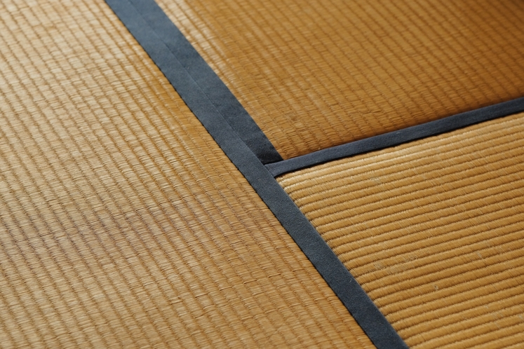 デニムの畳縁も児島の職人さんが手がけてくれました。