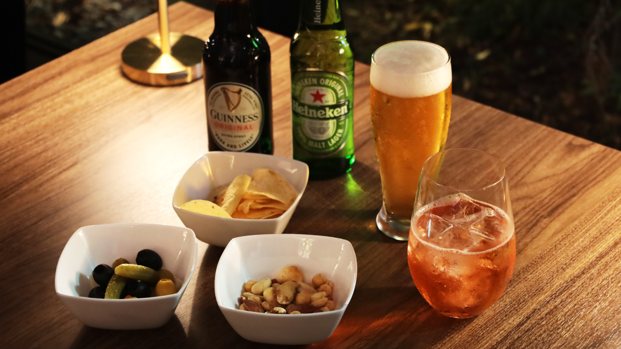 【バータイム】 19:30～21:00　スナック、アルコール類、ソフトドリンク