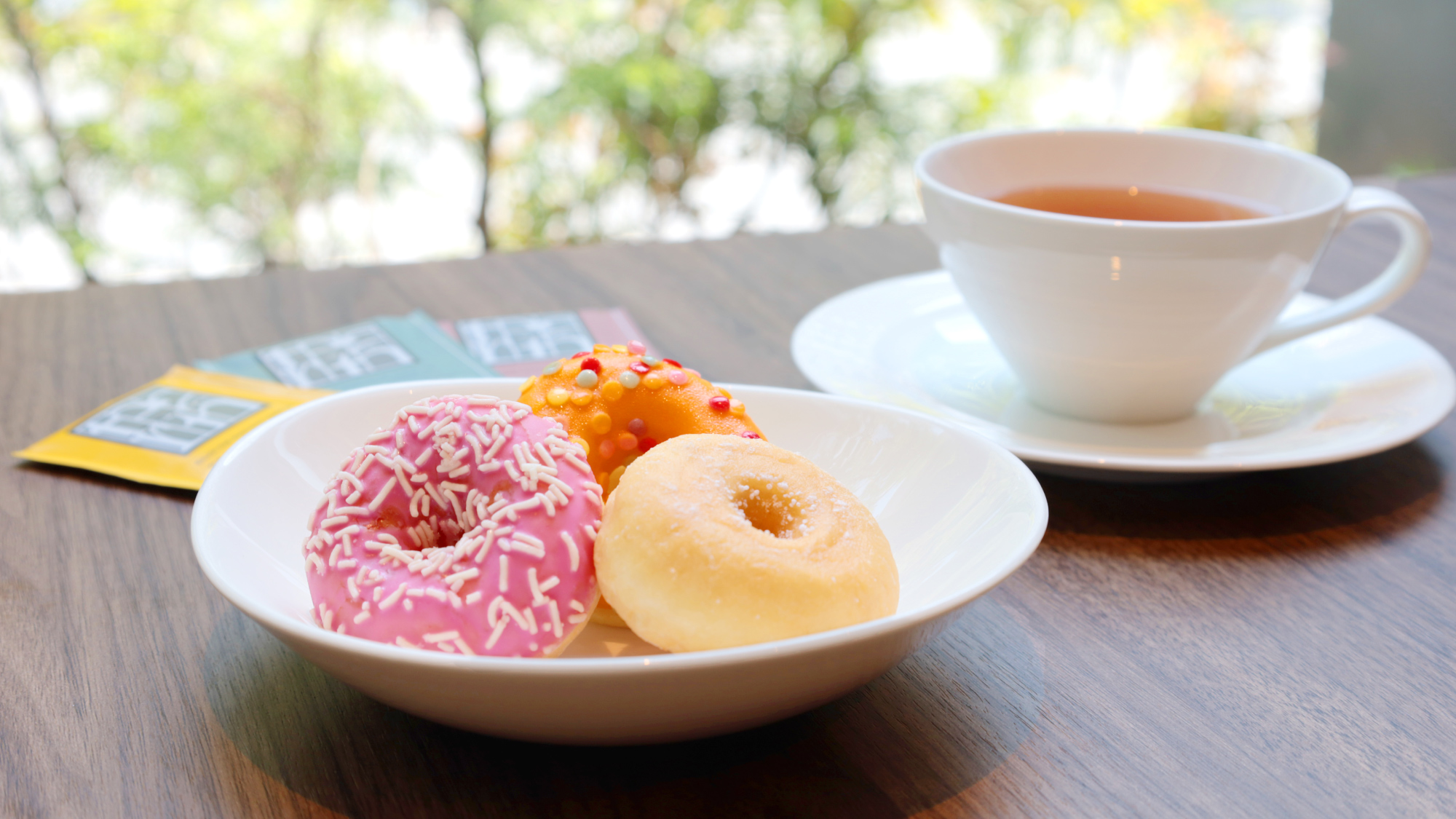 【アフタヌーンティータイム】 15:00〜17:00　コーヒー、紅茶、ソフトドリンク、スイーツ