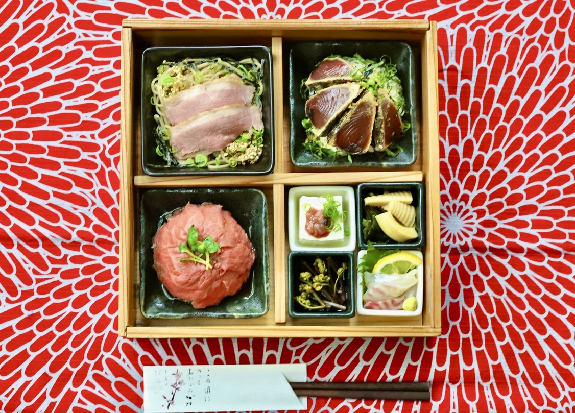 1泊夕食付き〈重箱御膳〉＊ 【土佐和牛ローストビーフ丼・鰹のタタキ鮨・土佐鴨蕎麦 3種盛り】プラン＊
