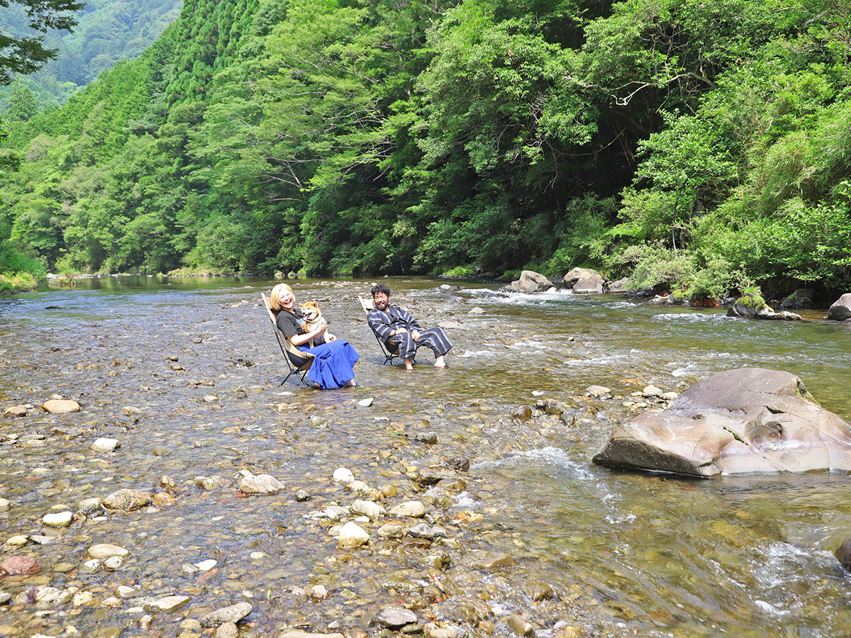 敷地内の石段を降りた先にのプライーベト川原でチェアリングも♪