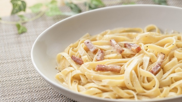 【平日限定】☆夕食に特製麺で作る自家製カルボナーラパスタ＋自家製朝食ビュッフェ付きプラン