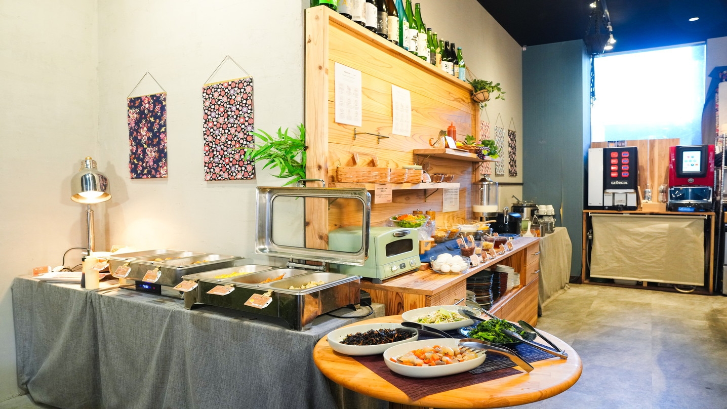 【朝食付】●地下鉄「恵美須町駅」徒歩１分●通天閣まで徒歩圏内【アパは映画もアニメも見放題】