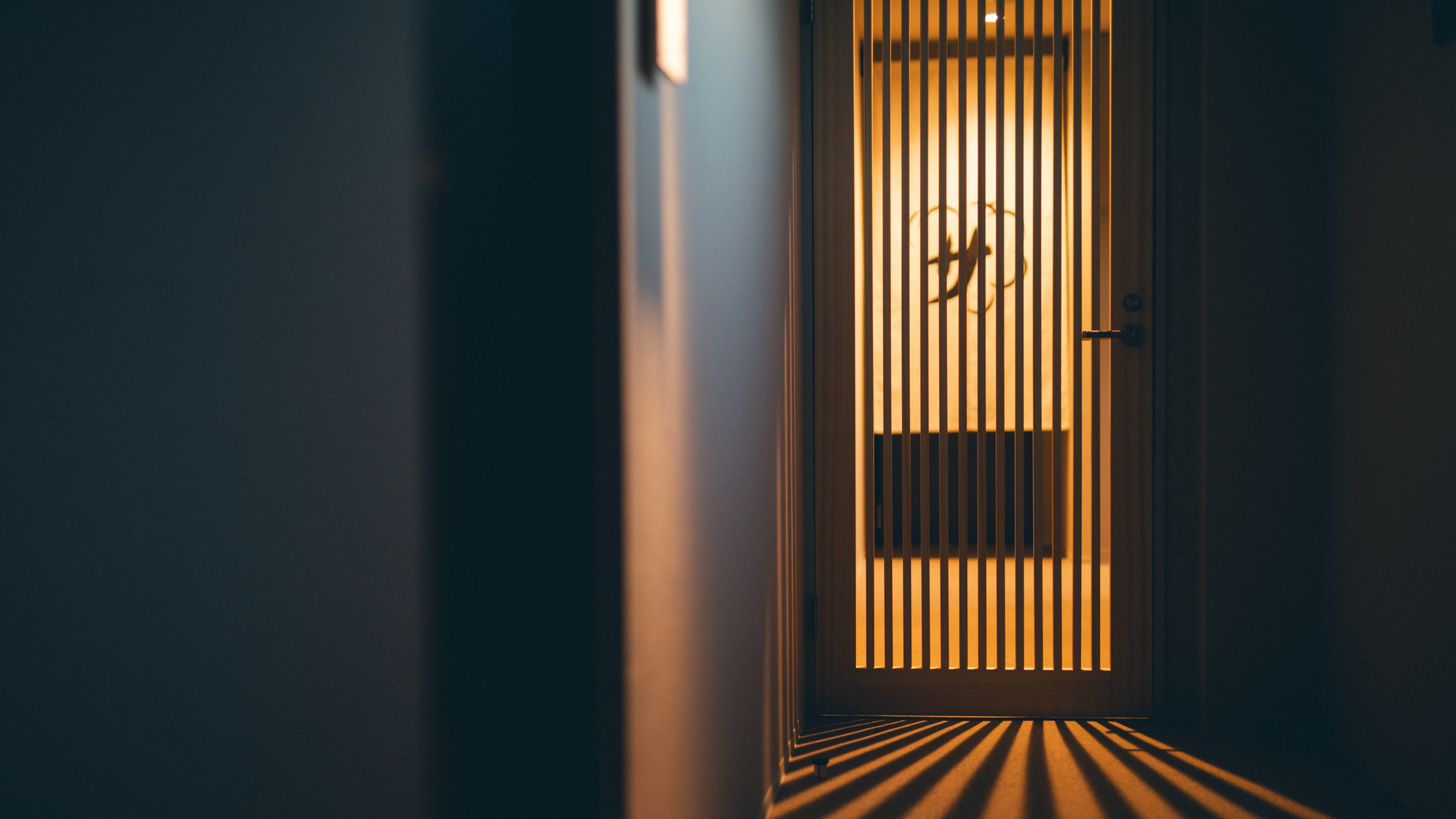 景色と木の香りに包まれる、癒しの本格サウナ