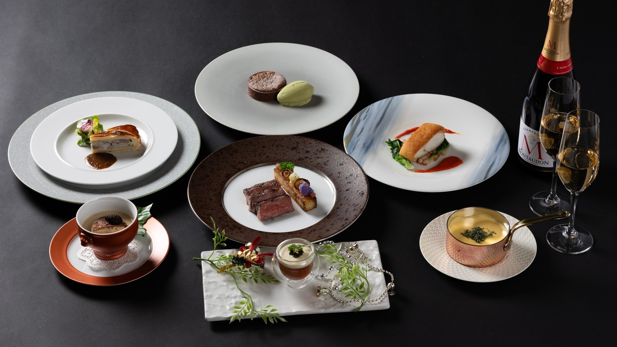クリスマスプラン2023　クリスマスディナー、朝食ブッフェ、メゾンマルジェラバスアメニティセット付
