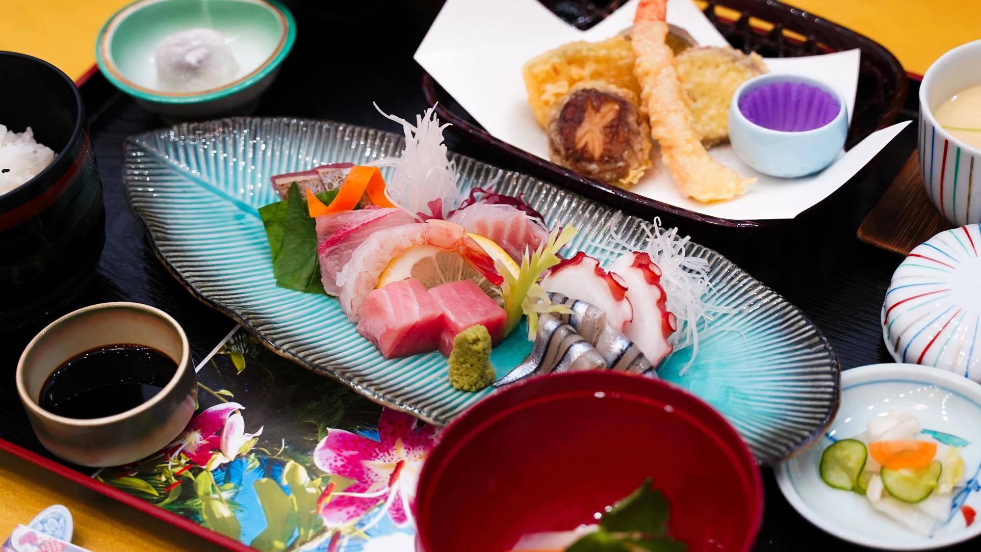 【2食付】甑島産旬鮮刺身ご膳＆焼立てパンとミニ海鮮丼モーニング♪♪〔天然温泉完備〕