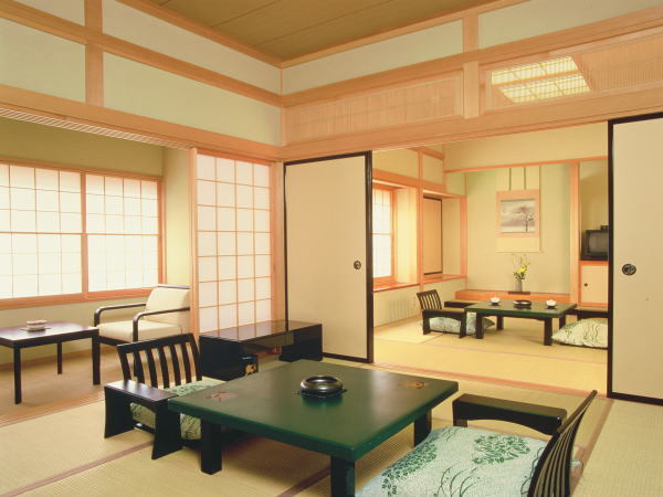 [Japanese-style room between two rooms (8 tatami mats + 8 tatami mats)] With a hot spring flowing from the source