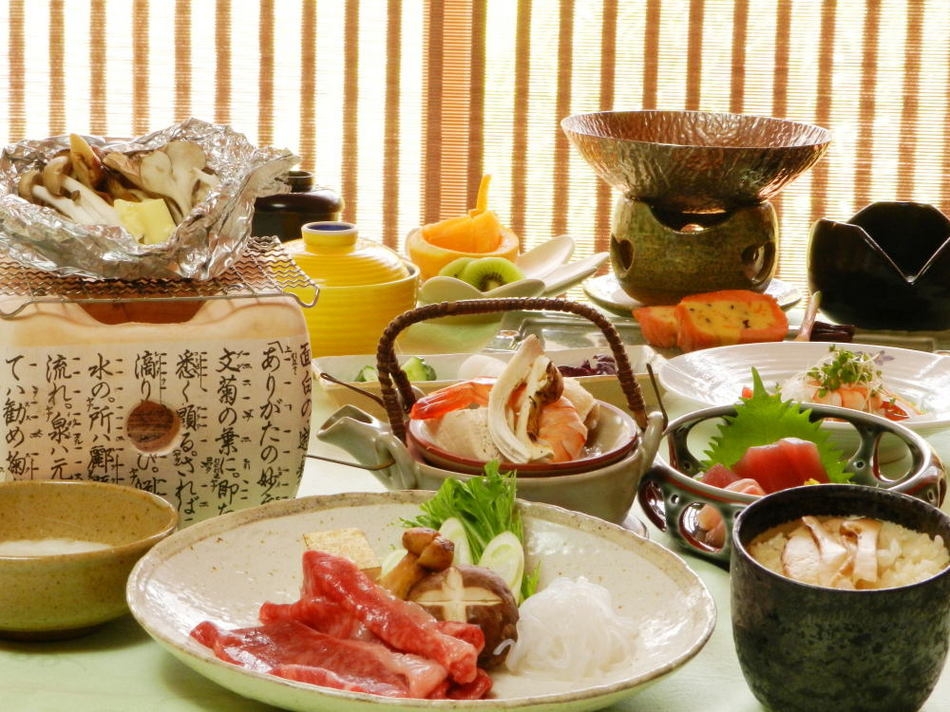 【基本プラン｜渓谷側16帖】四季の懐石料理と源泉掛け流しの温泉を楽しむ｜特選懐石｜1泊2食