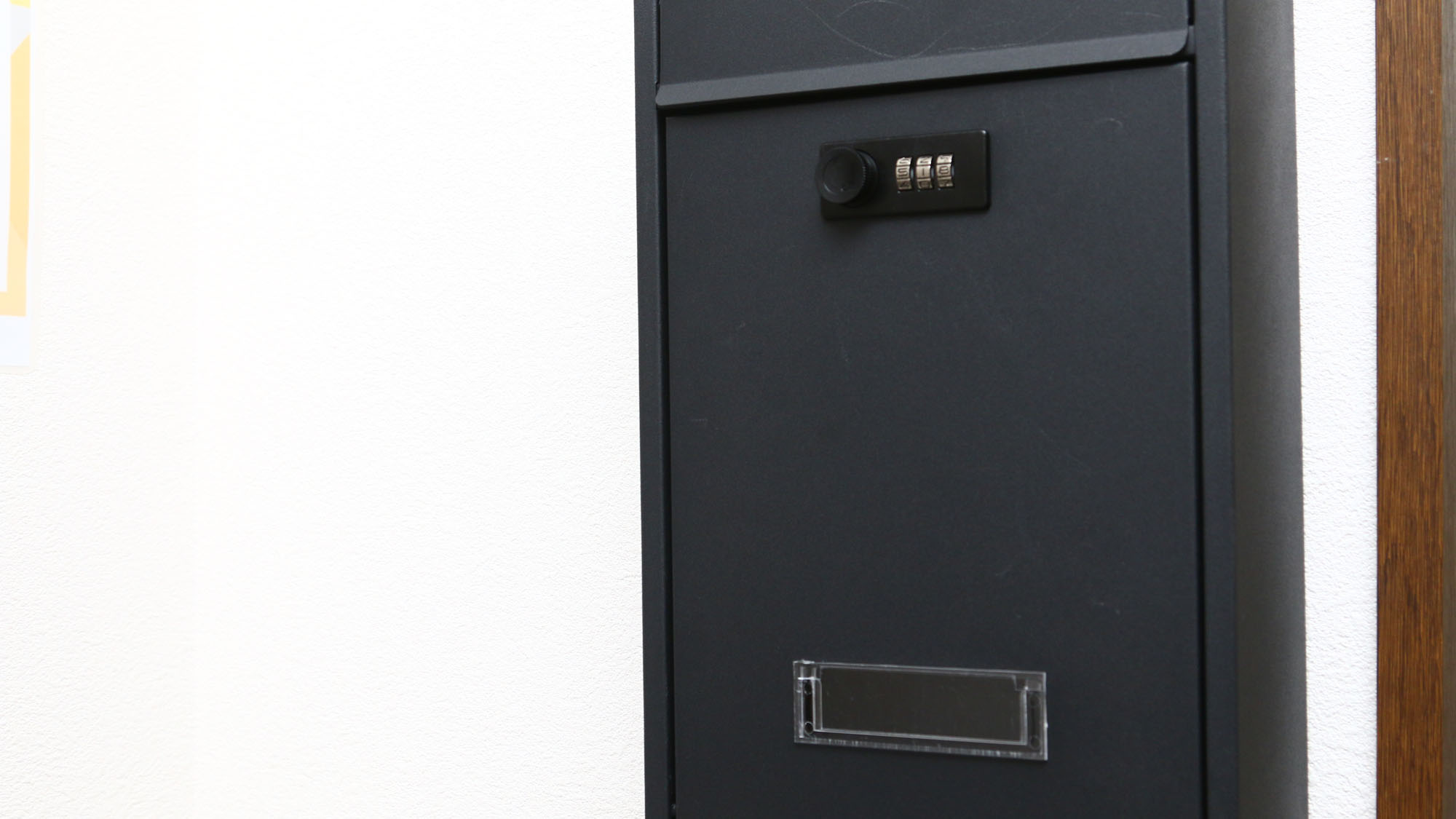 STAY２◆チェックアウト時はこちらのポストにお部屋の鍵の返却をお願いたします*