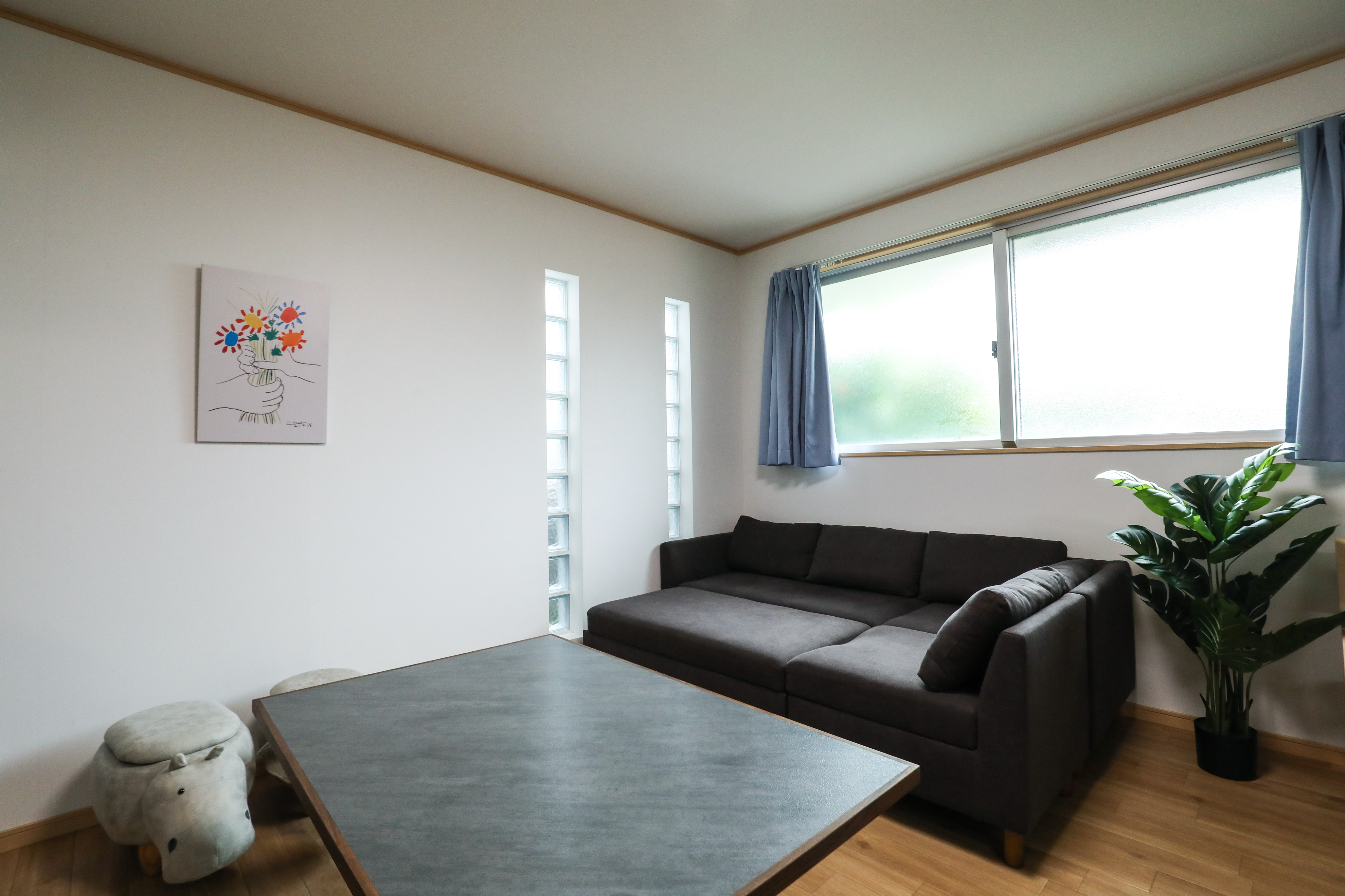 ソファとテーブル