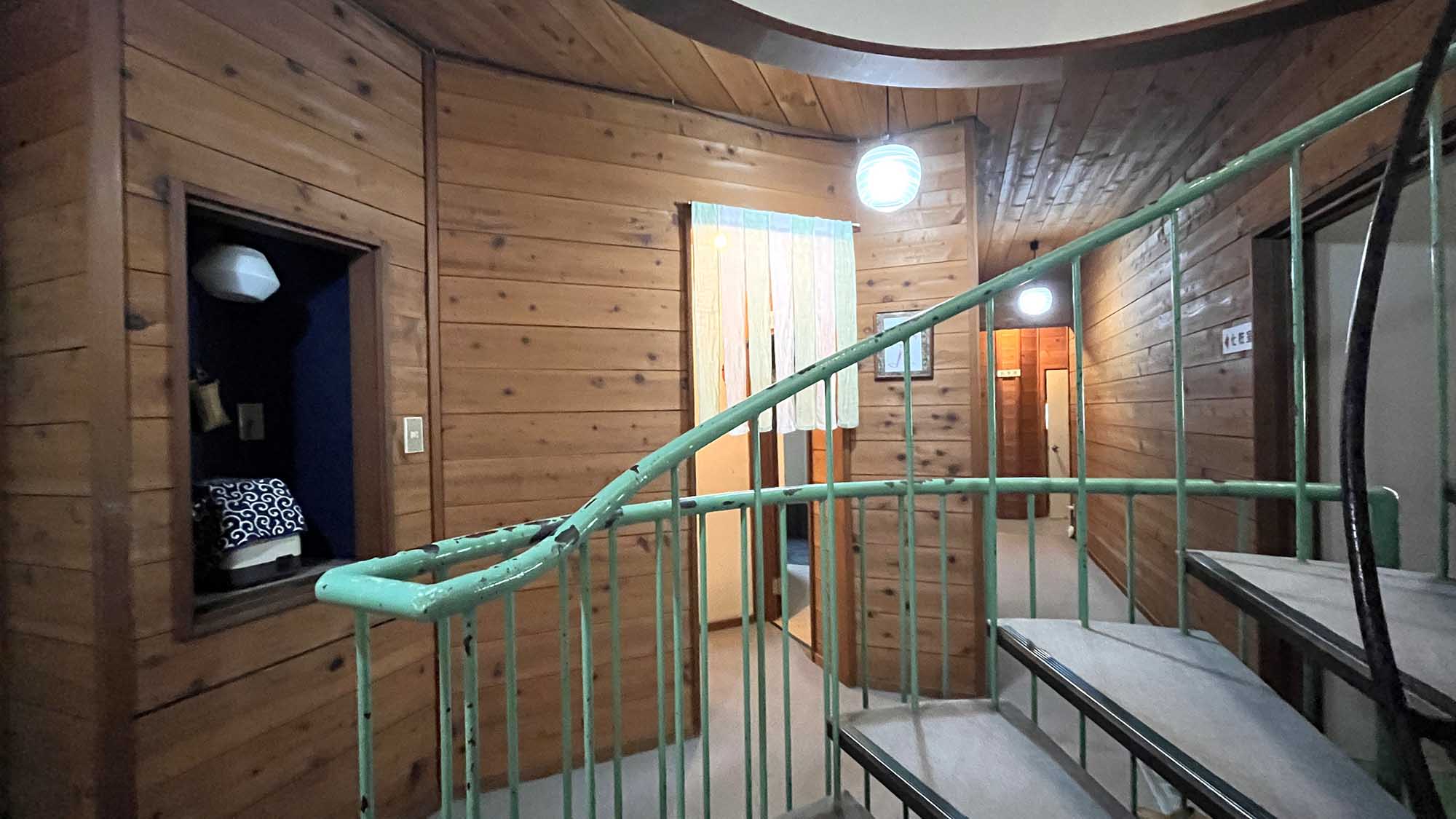 ◇館内_螺旋階段 