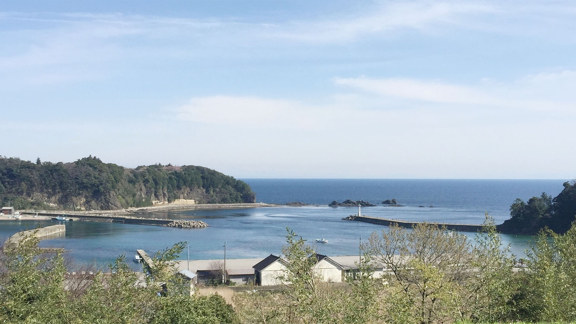 ・小木港から車で5分の好立地