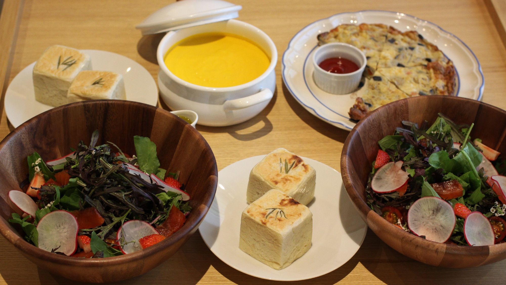 【特選★2食付】ブイヤベース海鮮鍋＆高原サラダのセット×シェフ自慢のイタリアン朝食付プラン！