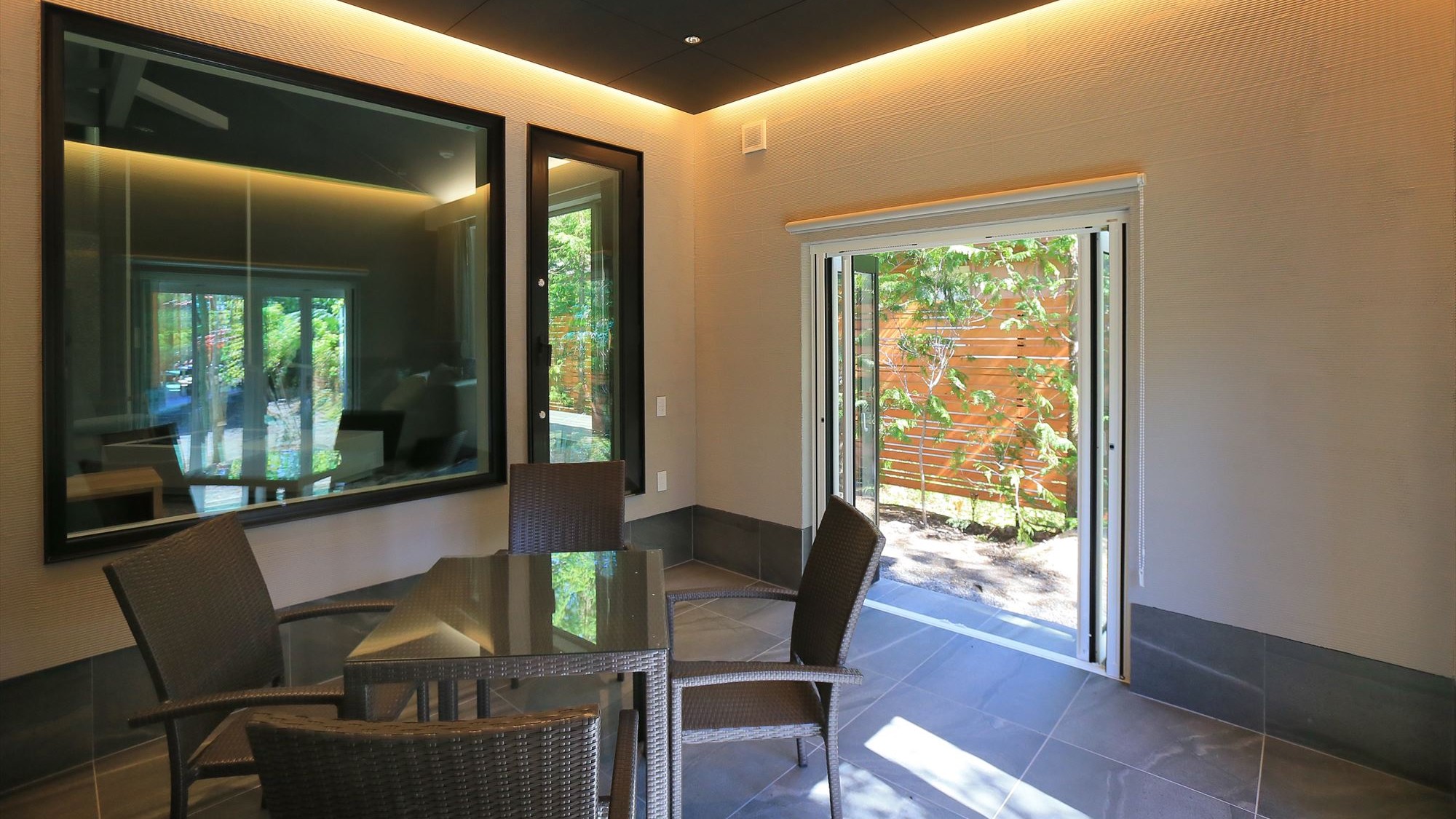 ASH　アッシュ - 火山灰