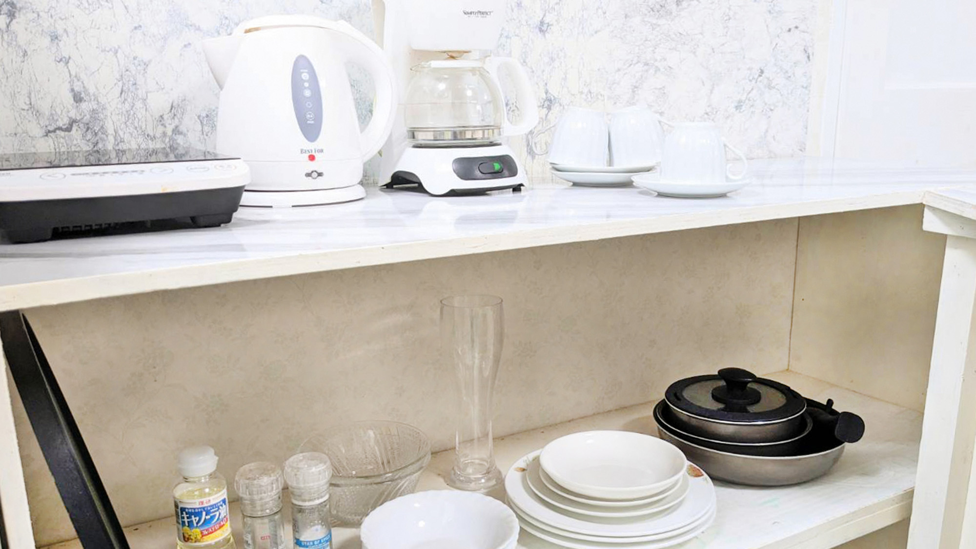 ・【洋室ツイン（フレッシュアメリカン）】備え付けの食器類はご自由にお使いください