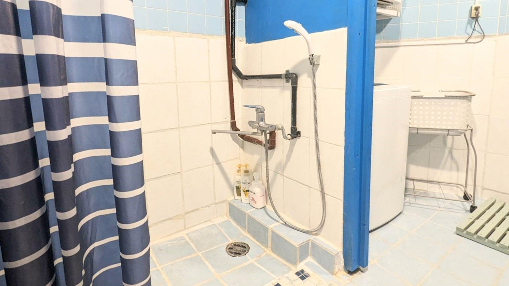 ・【2LDK個室（オキナワン）】客室内シャワールーム。バスアメニティもございます