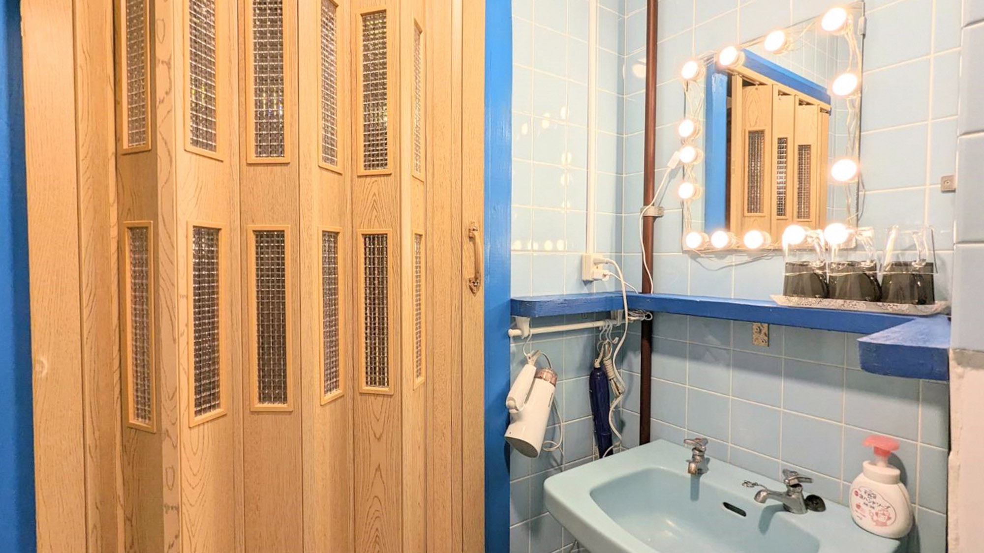 ・【2LDK個室（オキナワン）】朝の身支度に便利な独立洗面台