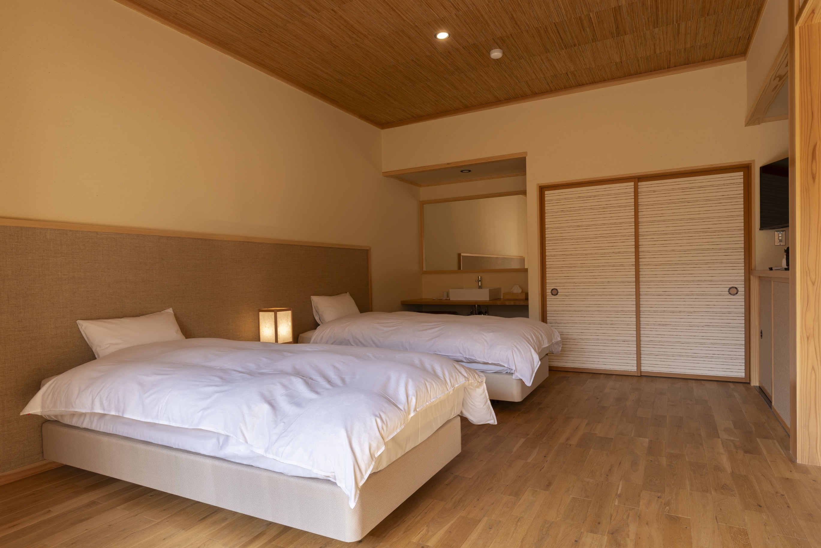 半露天風呂付お部屋（1階、ベッドルーム）