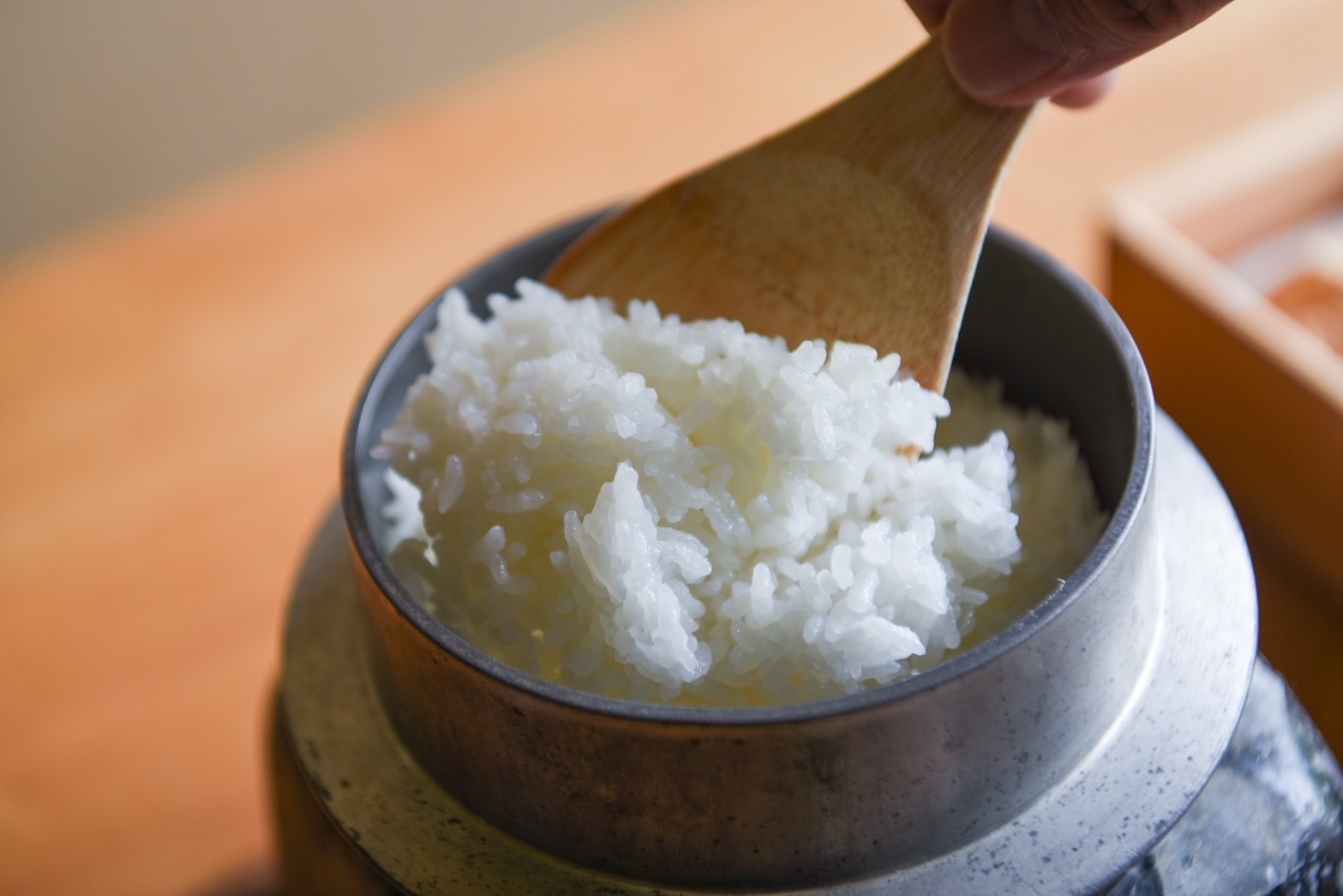 【1泊朝食のみ】最終チェックイン21時までOK！源泉かけ流し温泉と彩り朝食で癒しのひととき♪